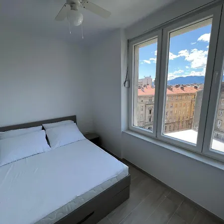 Διαμέρισμα View *